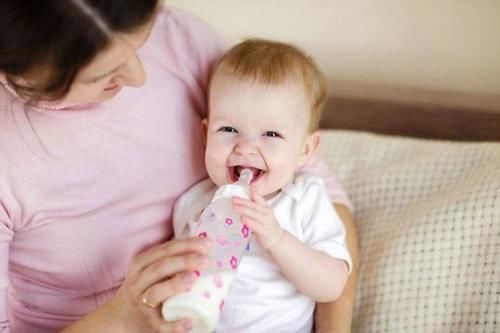  [提前]孩子什么时候添加辅食？母乳不足可以提前吗？看完文章你就知道了