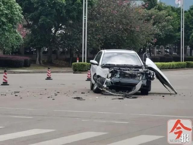 「新区」视频公布！柳东新区泥头车撞上小轿车，这回责任明确了