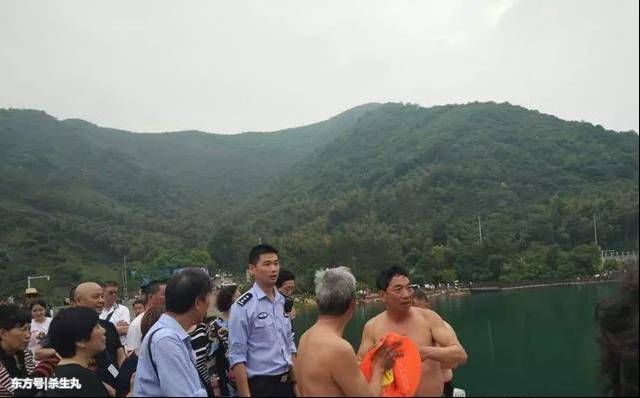 9岁女孩作文火了!想当县长给警察放假 成警察