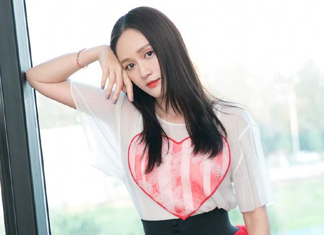 陈乔恩和小18岁的张雪迎撞造型都没输少女感，却在体型上分出胜负