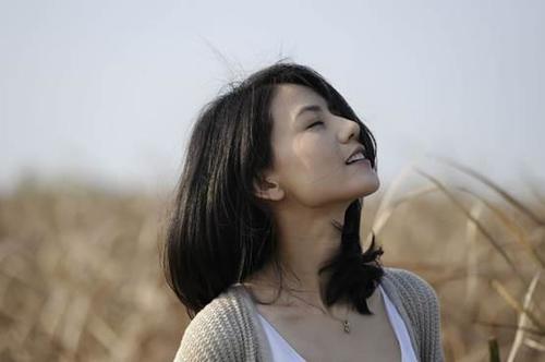 高圆圆剪发晒造型，短发的她更加迷人，网友表示美美哒