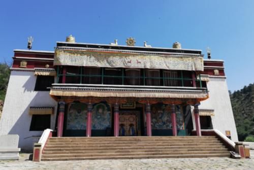 藏在大山深处的这座寺庙，距今270年历史，被称为“小布达拉宫”