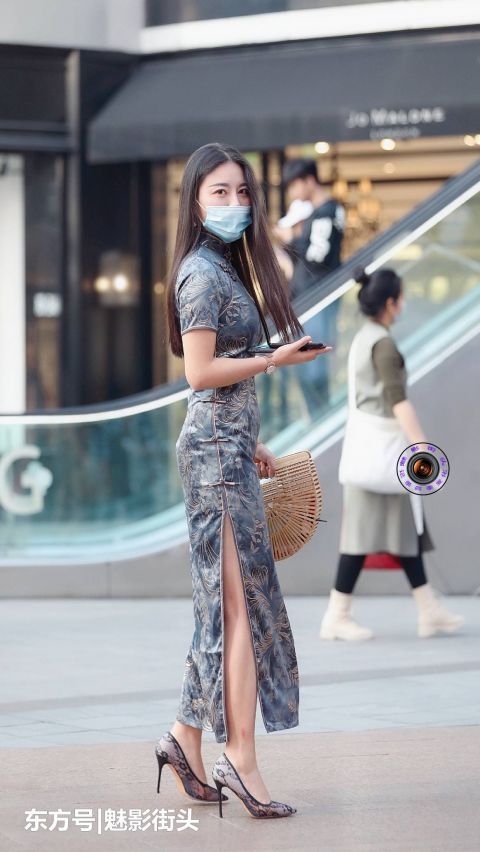  [女人味]穿裙子搭配尖头细跟鞋更好看，增高显瘦有气质，还很有女人味