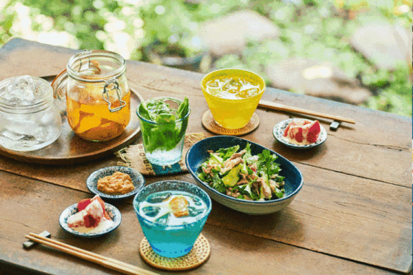 用做杂志的方式开了一家杂货店,店面每天都在变“脸”!