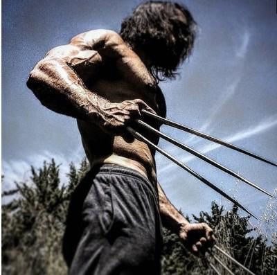 [男子]法国男子痴迷金刚狼，追星追出一身肌肉