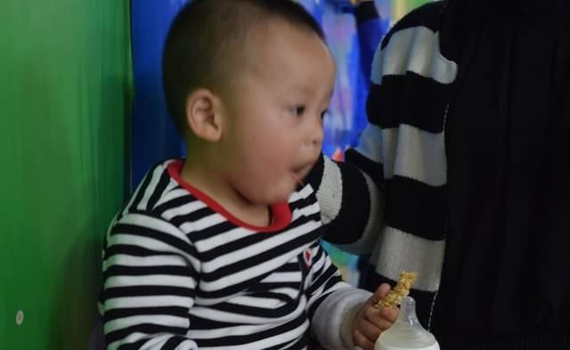  姐姐■宝宝经常积食生病！儿科医生坦言：这 3种零食早该拉进黑名单了