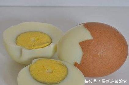  『营养』煮鸡蛋，不要直接用水煮！大厨教你2招，蛋壳分离不粘连，更香嫩