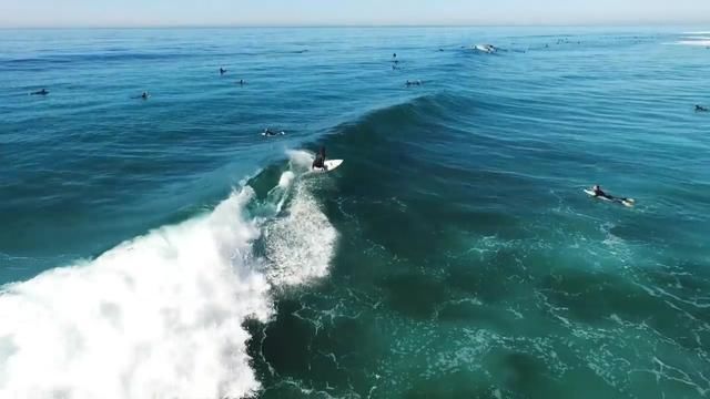 世界最著名的一丝不挂海滩,吸引了众多美女前往!