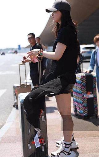 当90斤王丽坤与130斤蒋欣同穿短裤，网友：看完瞬间不想减肥了！