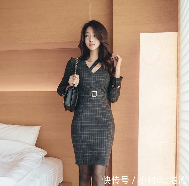 出街游玩选择一件小方格包臀裙，朴正允穿着优雅又有女人味