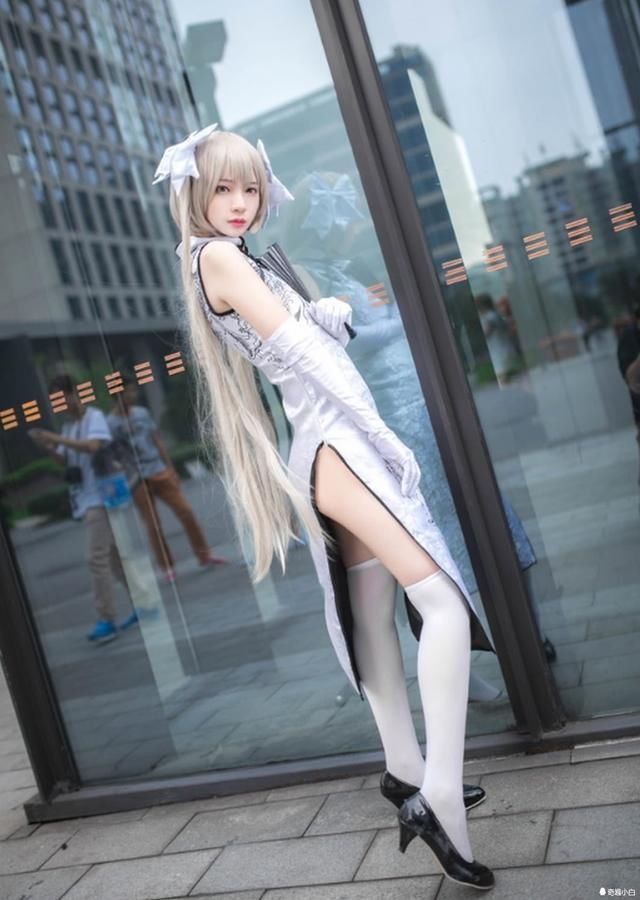 白丝COS:活捉一只长腿白丝小姐姐春日野穹 旗袍果然和美腿很