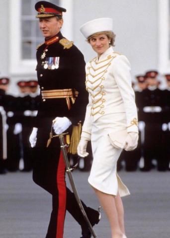 戴安娜当年风靡全球的裙子,最后一套21年了也无人超越