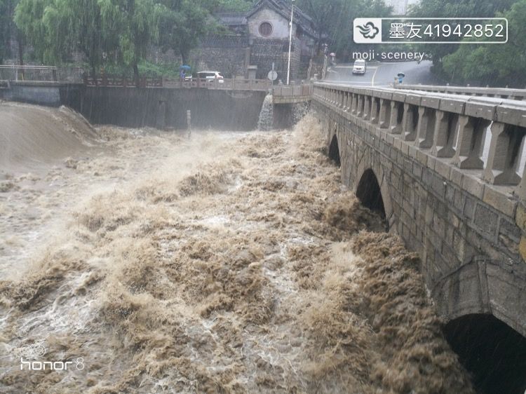 超强台风“利奇马”登陆 山东多地强风暴雨|组图