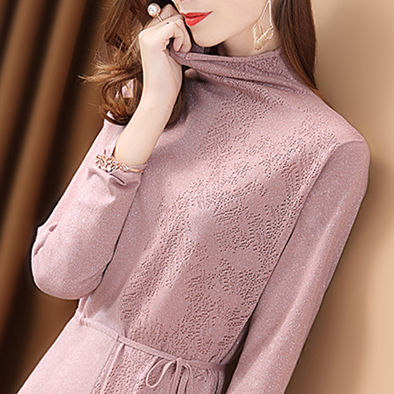 女人若到了中年，建议秋天买件这种高级秋裙，虽贵~但美得不得了