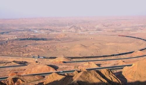 厉害了我的国！用铁路成功征服沙漠，外媒：怎么做到的？