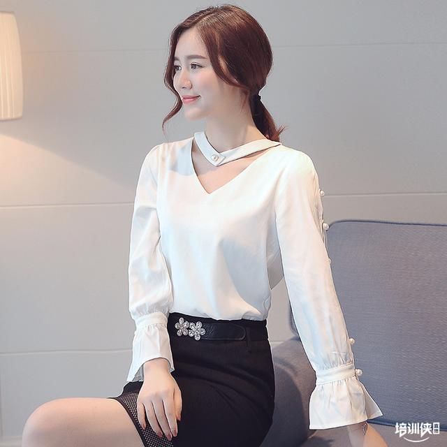 还在用羊绒衫做打底?现在流行的女装上衣，俏皮灵动，自由随性