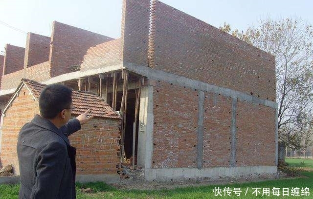  领取■9月起，村干部领取新任务，农村征收“一税一费”，农民早