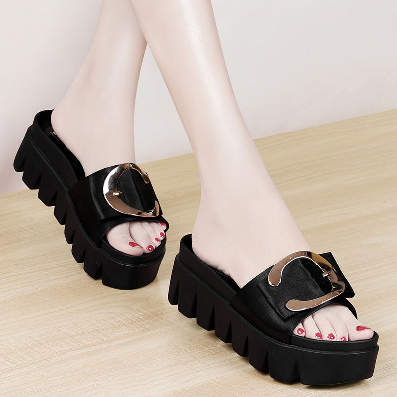 比高跟鞋舒适，还比高跟鞋时髦好看的凉拖鞋，今夏巨流行