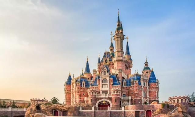 迪士尼被告，乔家大院摘牌5A，国内这些景区的“坑”不要再踩了