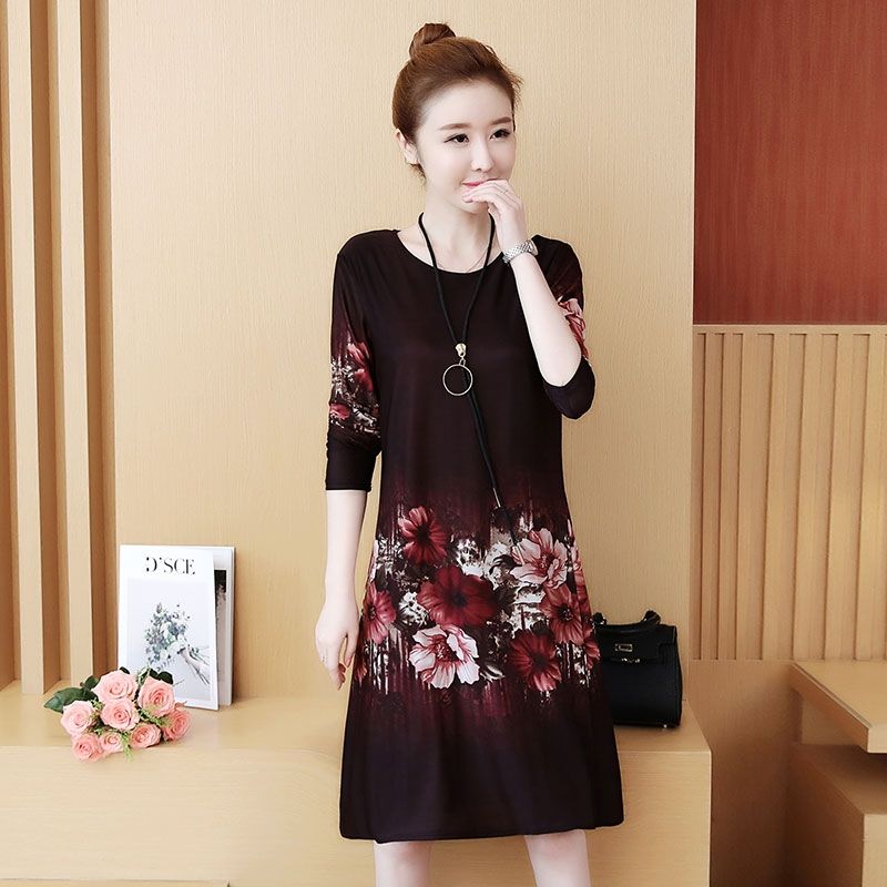 明天就可以穿秋裙了,有如此美的蕾丝裙,一定要穿,美的温暖动人