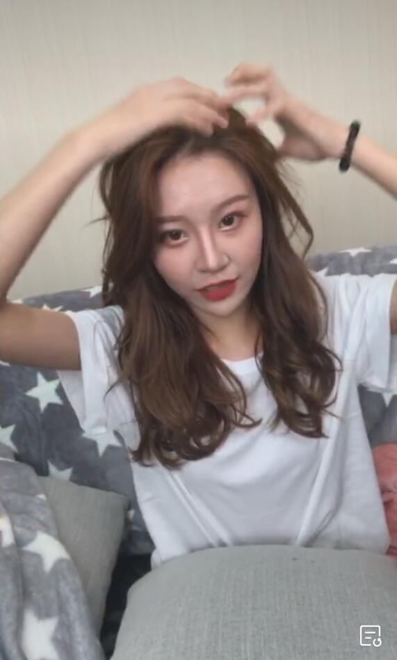 温婉开直播回应黑料 网上的视频不是本人，承认双眼皮是花钱做的