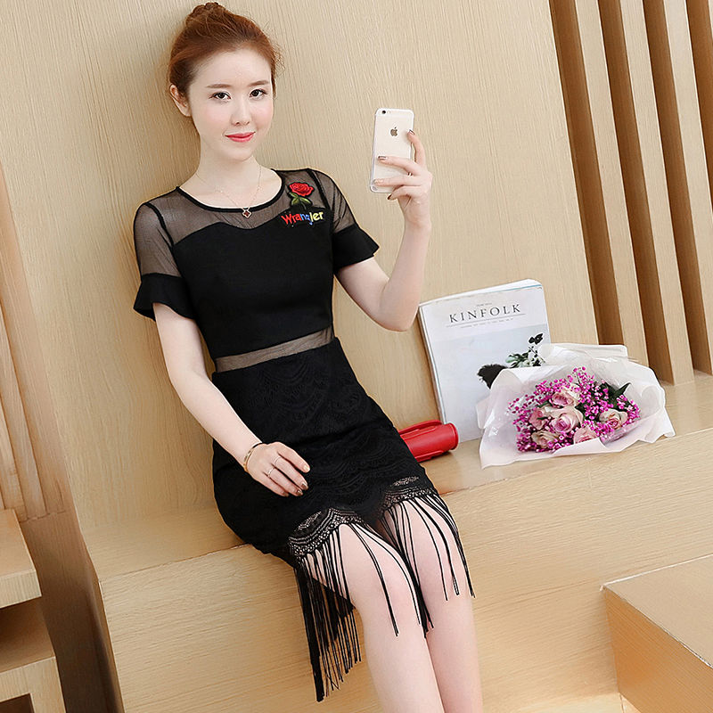 真让我一饱眼福!这样的连衣裙，时髦又修身显瘦，美得不要不要的