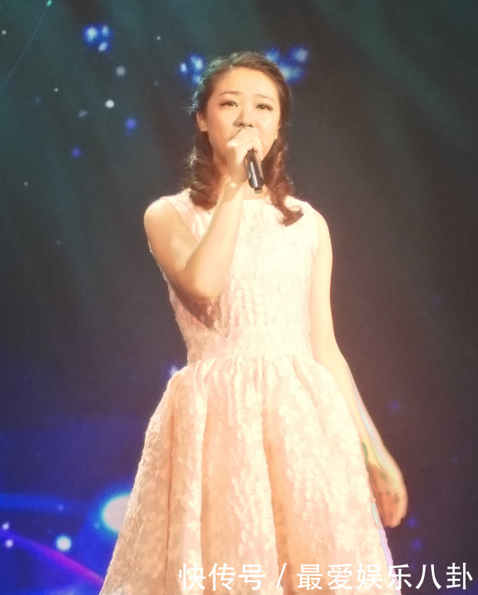 她被誉为是“最会骗眼泪”的童星，今女大十八变成了这样子