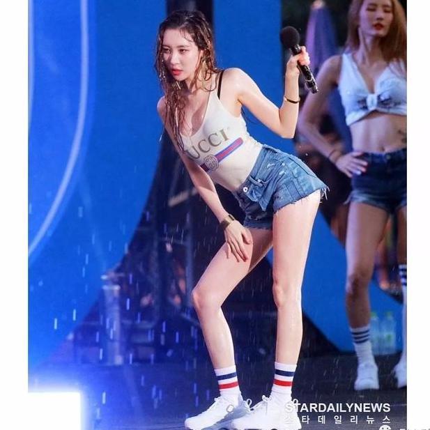 女爱豆那么多，凭什么她是“南韩第一腿精”？