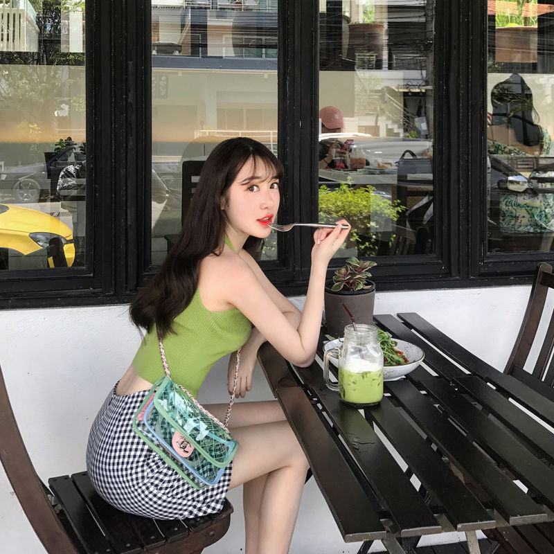 健身房的小菇凉们，看得真让人心动，都穿紧紧的紧身衣，真美