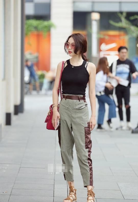 清凉一夏:质量够逼格的清纯美女、时尚、大方、清纯少不了性感劲