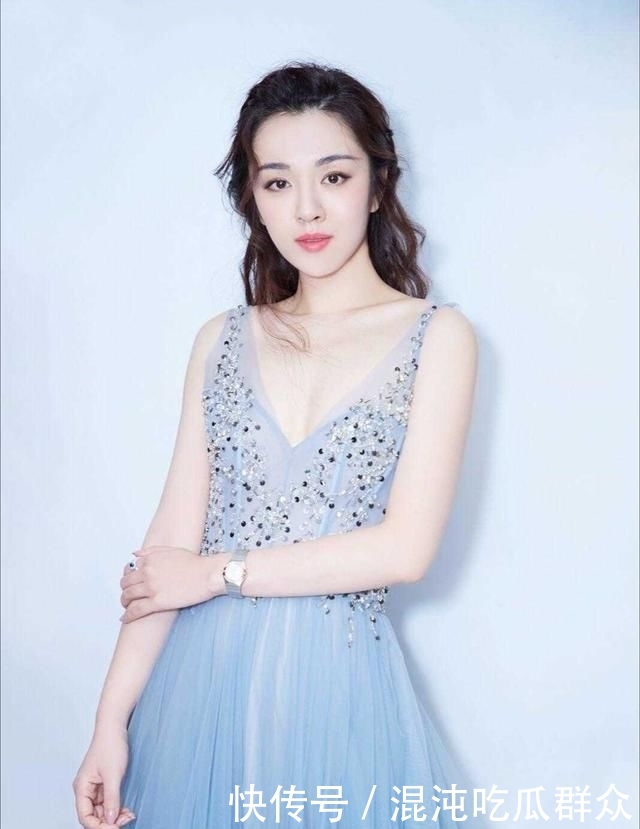 王晓晨的身@王晓晨不是“尤物女神”,但身材匀称,穿吊带薄纱连衣裙气质惊艳