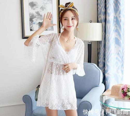 夏末！清纯的小姐姐身穿泳衣！展现出了性感的身姿！