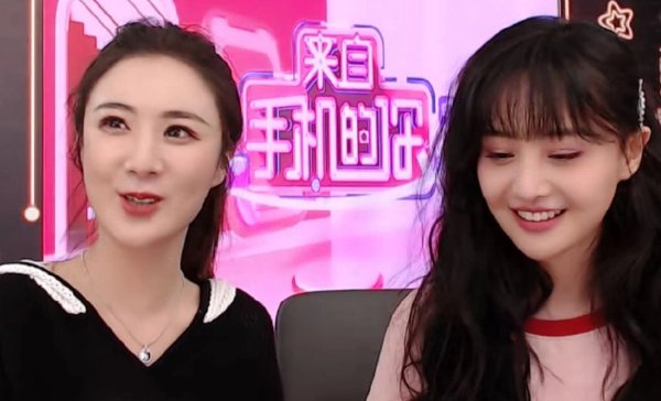 『滤镜』助理视角看郑爽直播，没有瘦脸美颜滤镜后，网红还更胜一筹？