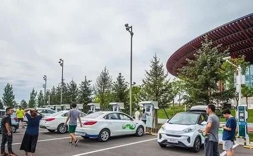 假如中国全面采用纯电动汽车，取消燃油车，那可能导致什么后果？