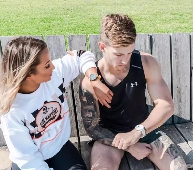 年轻时的乔布斯居然那么帅，他为何独爱精工！