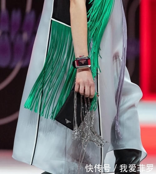 『时装周』2020秋冬时装周:玩转性别印象,Prada展现女性的强大力量