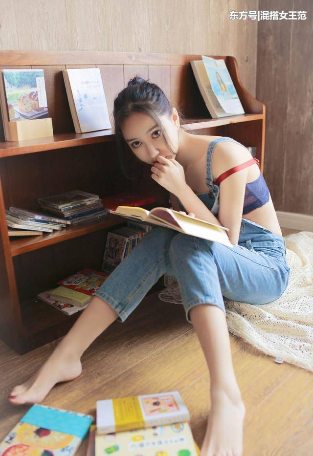 修身牛仔裤勾勒身材曲线，活力时尚，穿出原味青春！