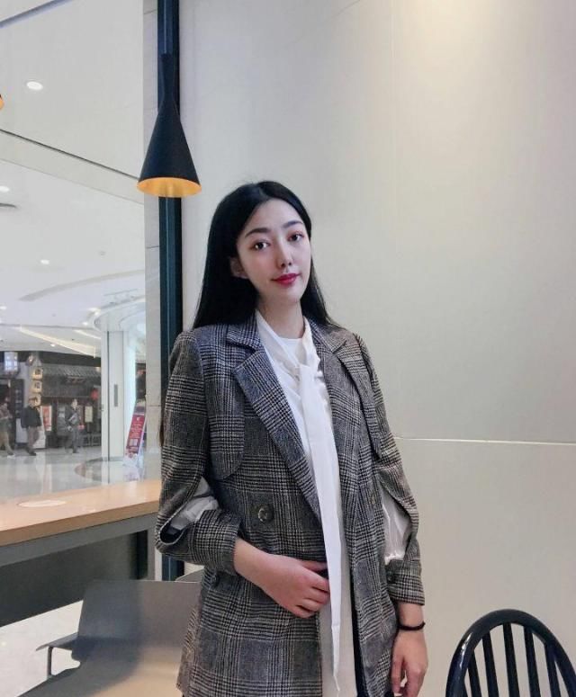 #女人味#职场女生超有味穿搭，简约又有女人味，时尚又不妖娆