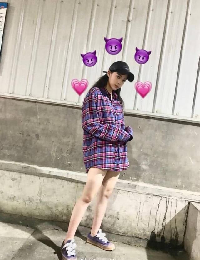 看了身高167欧阳娜娜的大长腿，再看173的关晓彤，她会自卑的吧