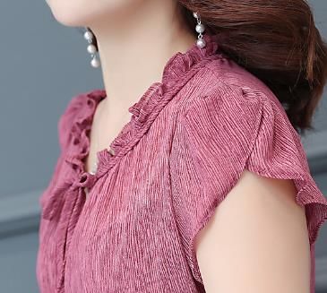 女人40岁之后,穿衣一定不要太复杂,这样穿才成熟有女人味