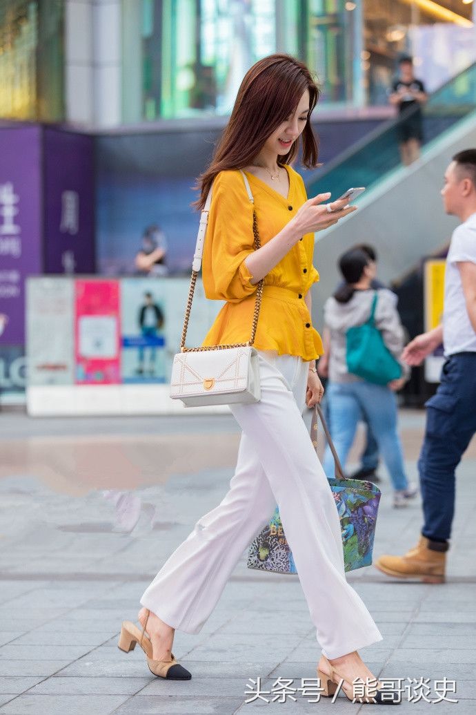 街拍重庆，美丽百搭的装扮，让你时尚又充满仙气