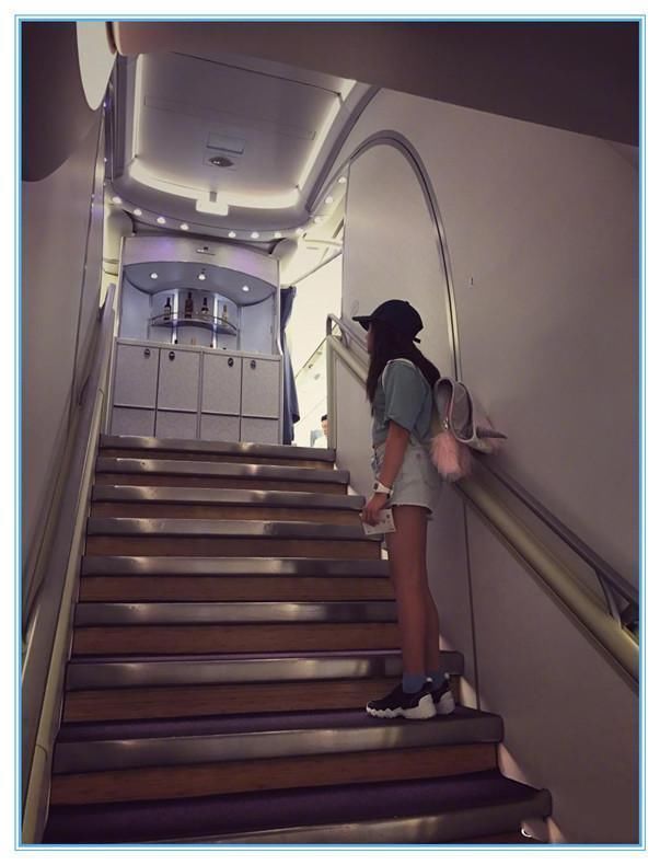 本以为穿短裤的黄多多腿够长的了，可看到李嫣，我顿时沉默了!