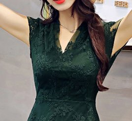 好迷人!45岁老婆穿这“勾魂裙”，婀娜又多姿，让人移不开眼