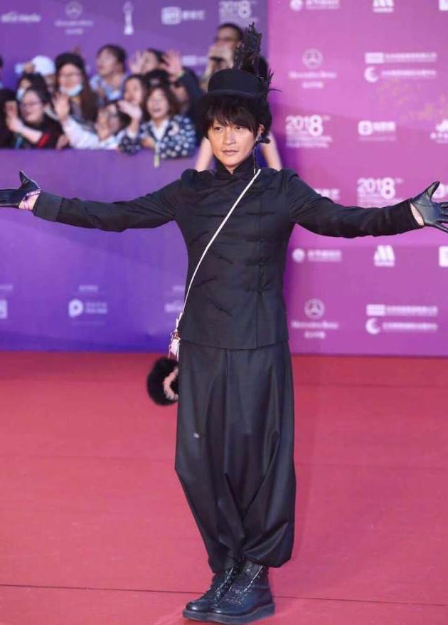 舒淇应该感谢雷佳音, “雷式走红毯”刷屏, 舒淇穿的有多糟糕无人