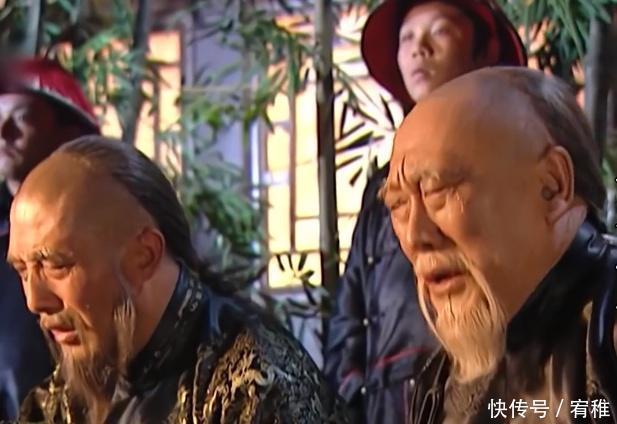  『康熙』康熙王朝中，当李光地递给明珠窝窝头时，为何明珠突然说有内奸