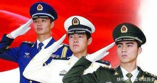 军衔肩章上的“梅花”和“五角星”有何区别别再傻傻不知道！