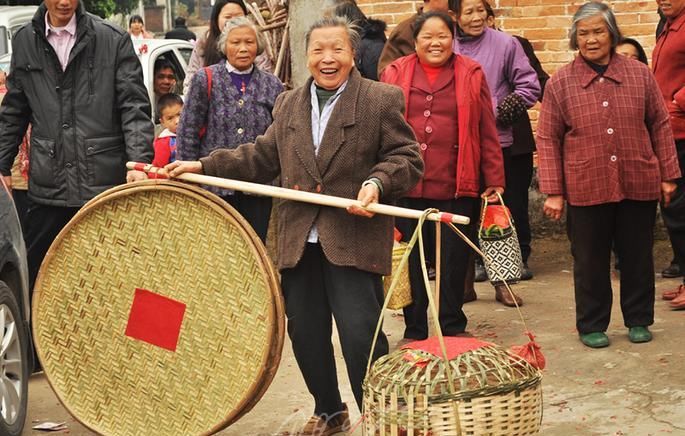 农村光棍那么多，为何农民依旧想要生儿子？老农讲出了“苦衷”