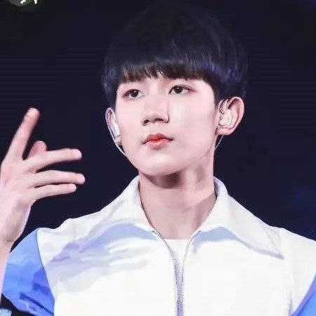 男生化妆就是“娘炮”吗?像权志龙什么的化妆超man的!