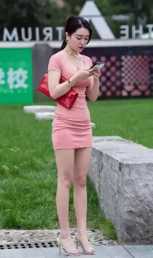 街拍：懒人穿搭的粉色，这样不仅只为方便！