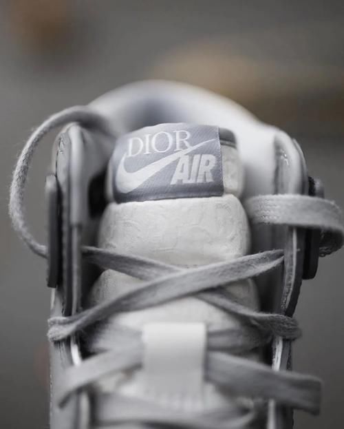 「联名」内部爆料Dior x AJ1联名本周将公布抽签,众星上脚,欧美要延期发售?